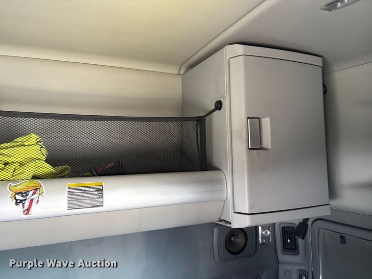 image for item YA0724 2015 Kenworth T680 semi truck