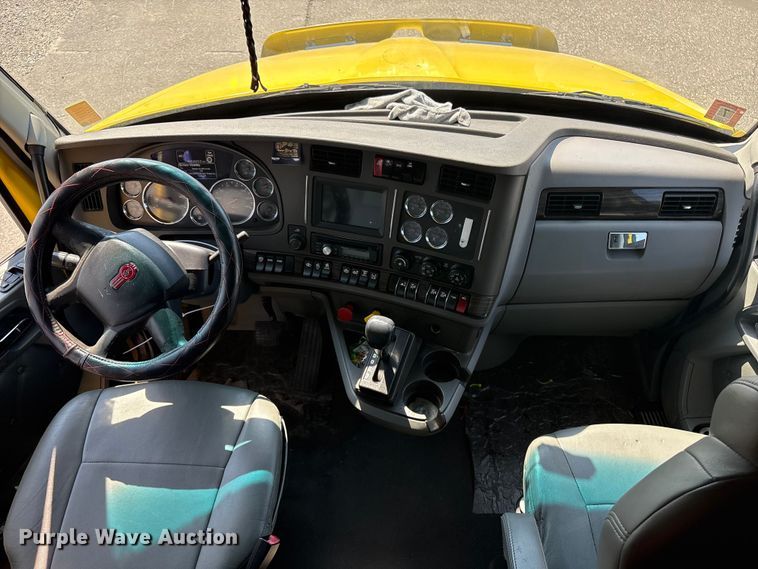 image for item YA0724 2015 Kenworth T680 semi truck