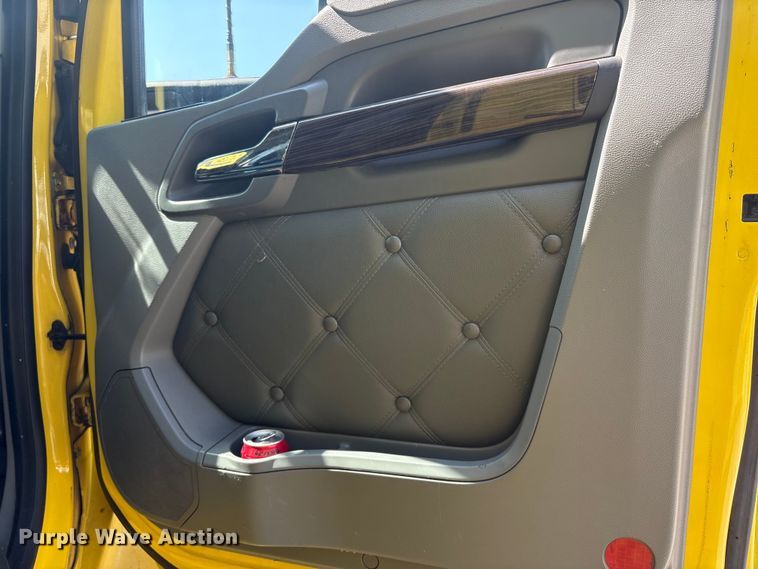 image for item YA0724 2015 Kenworth T680 semi truck