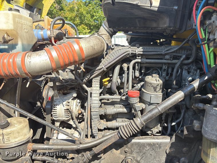 image for item YA0724 2015 Kenworth T680 semi truck