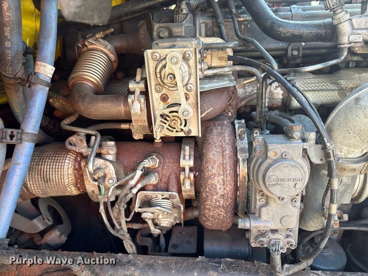 image for item YA0724 2015 Kenworth T680 semi truck