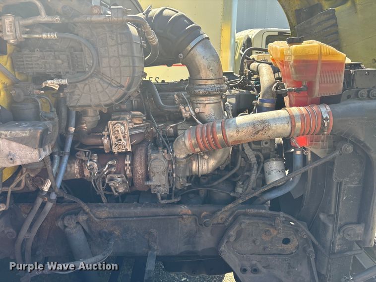 image for item YA0724 2015 Kenworth T680 semi truck