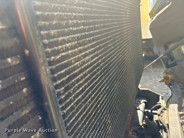 image for item YA0724 2015 Kenworth T680 semi truck