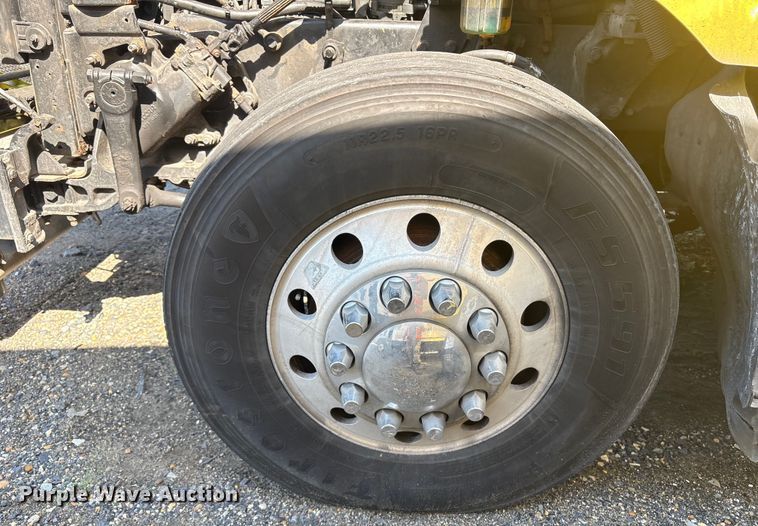 image for item YA0724 2015 Kenworth T680 semi truck