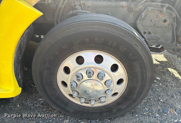 image for item YA0724 2015 Kenworth T680 semi truck