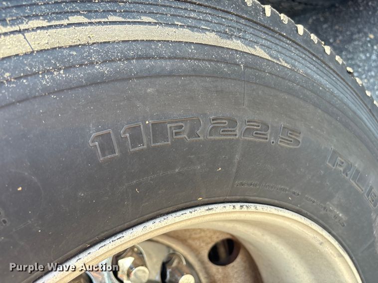 image for item YA0724 2015 Kenworth T680 semi truck