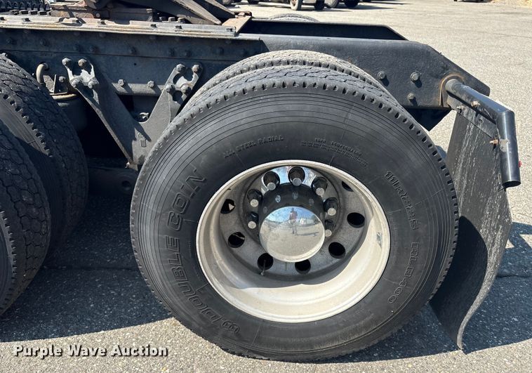 image for item YA0724 2015 Kenworth T680 semi truck