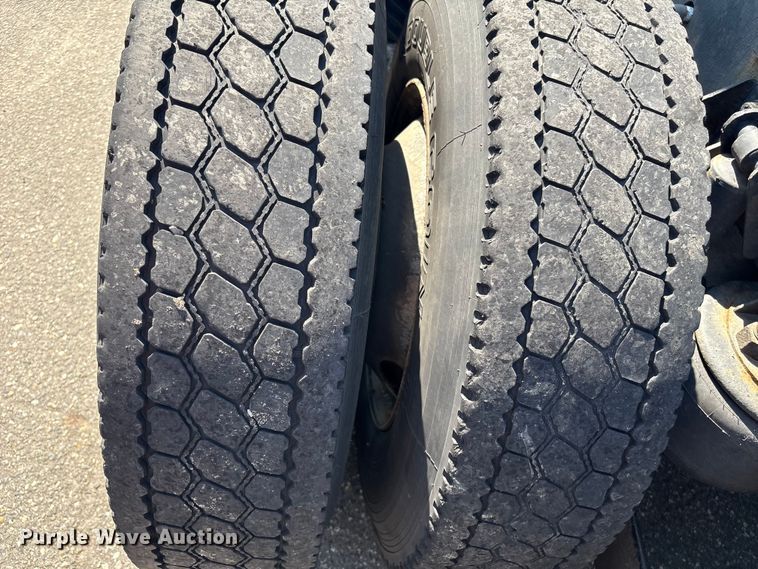 image for item YA0724 2015 Kenworth T680 semi truck