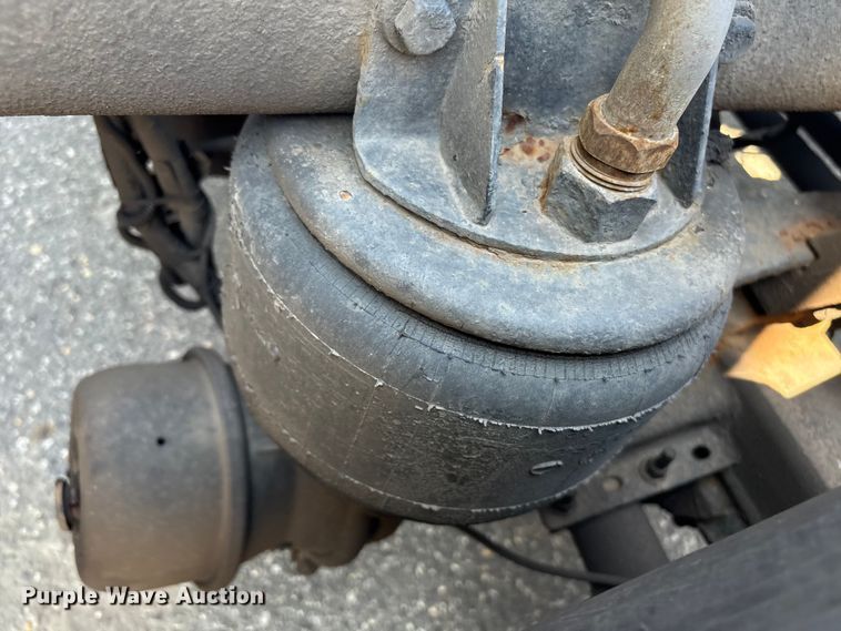 image for item YA0724 2015 Kenworth T680 semi truck