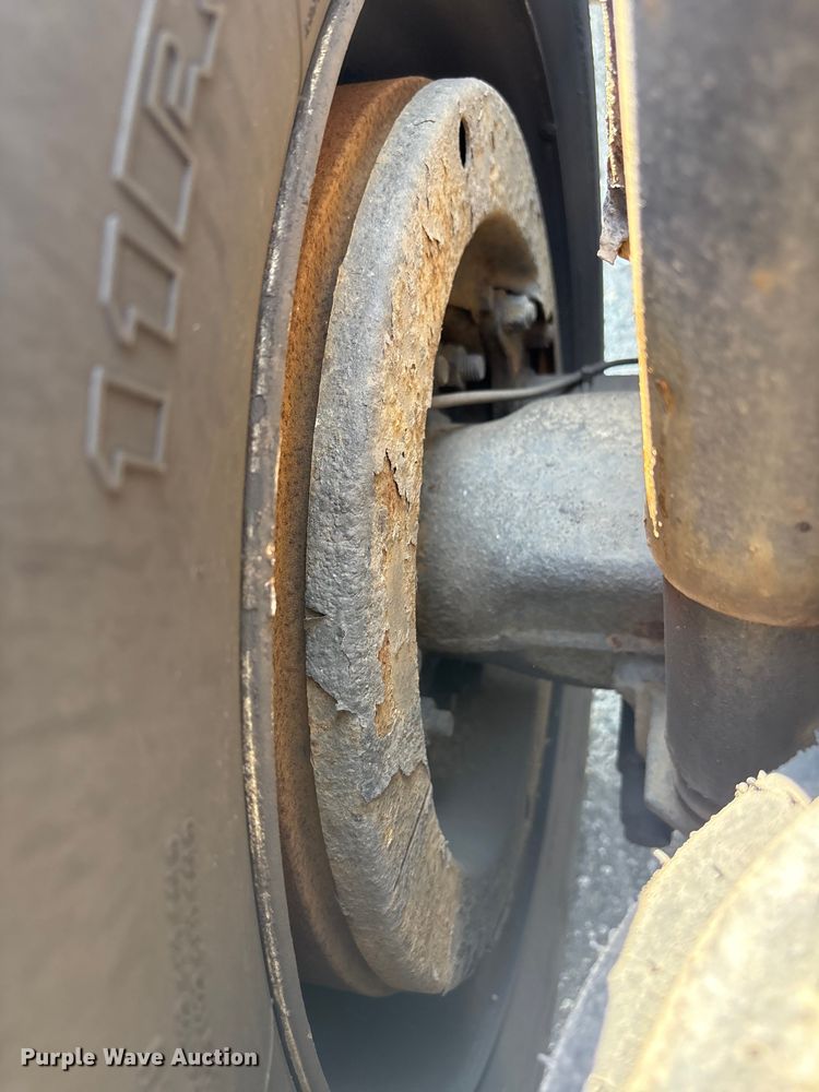 image for item YA0724 2015 Kenworth T680 semi truck