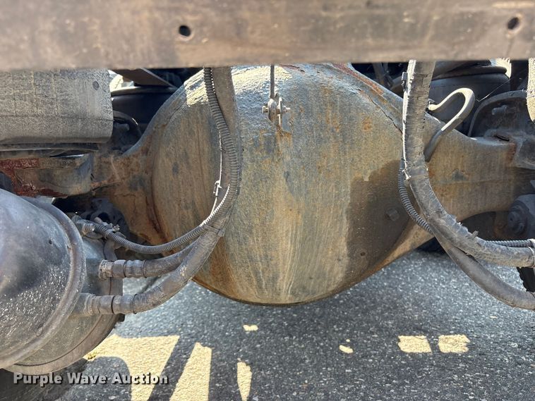 image for item YA0724 2015 Kenworth T680 semi truck