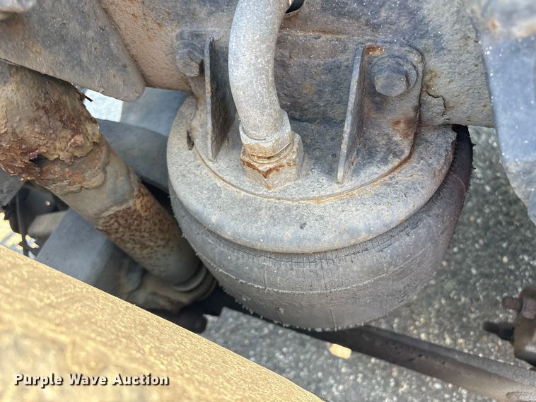 image for item YA0724 2015 Kenworth T680 semi truck