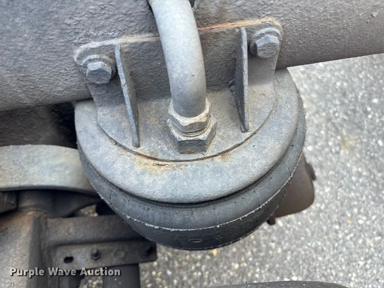 image for item YA0724 2015 Kenworth T680 semi truck