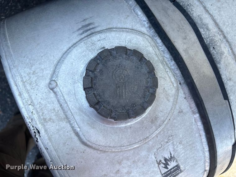 image for item YA0724 2015 Kenworth T680 semi truck