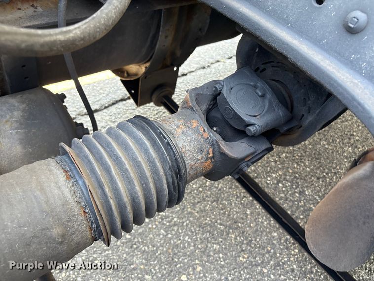 image for item YA0724 2015 Kenworth T680 semi truck