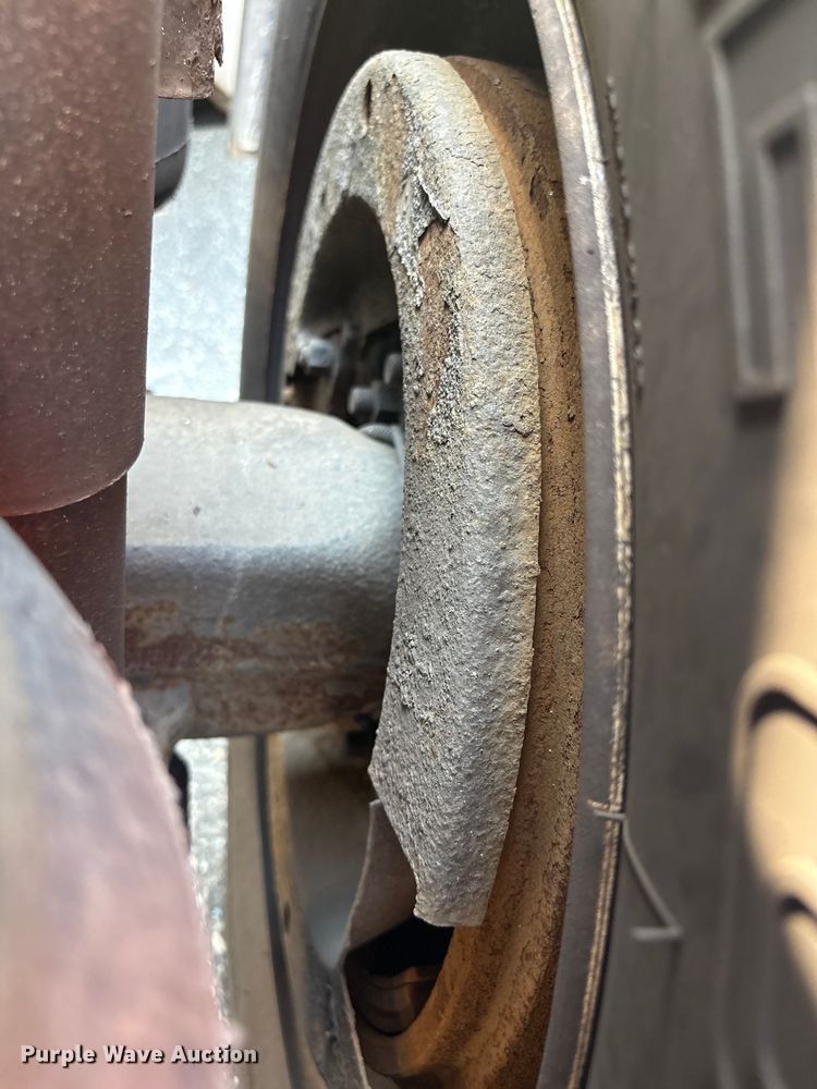 image for item YA0724 2015 Kenworth T680 semi truck