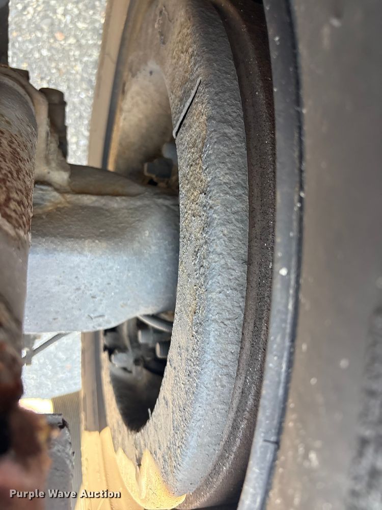 image for item YA0724 2015 Kenworth T680 semi truck