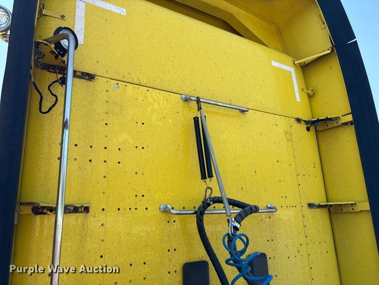 image for item YA0724 2015 Kenworth T680 semi truck