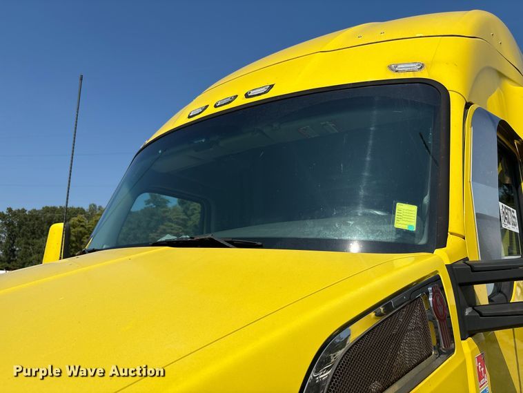 image for item YA0724 2015 Kenworth T680 semi truck