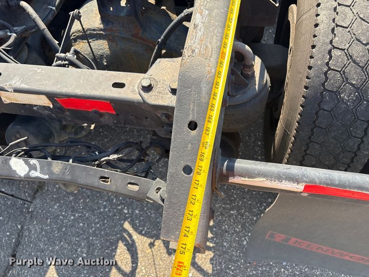 image for item YA0724 2015 Kenworth T680 semi truck