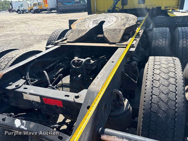 image for item YA0724 2015 Kenworth T680 semi truck