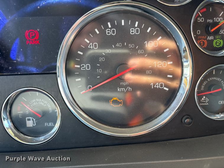 image for item YA0724 2015 Kenworth T680 semi truck