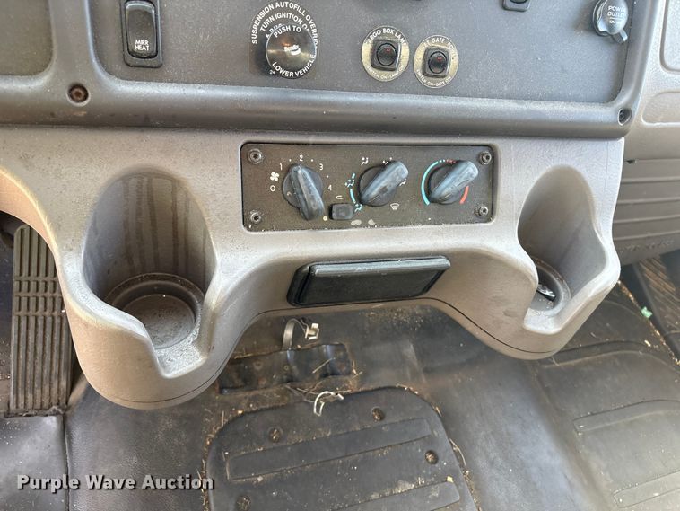 image for item YA0793 2019 Freightliner Business Class M2 box truck