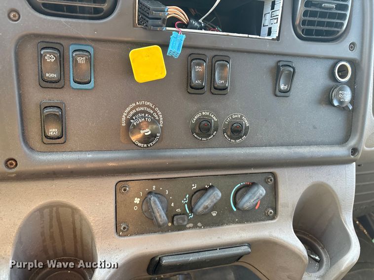 image for item YA0793 2019 Freightliner Business Class M2 box truck