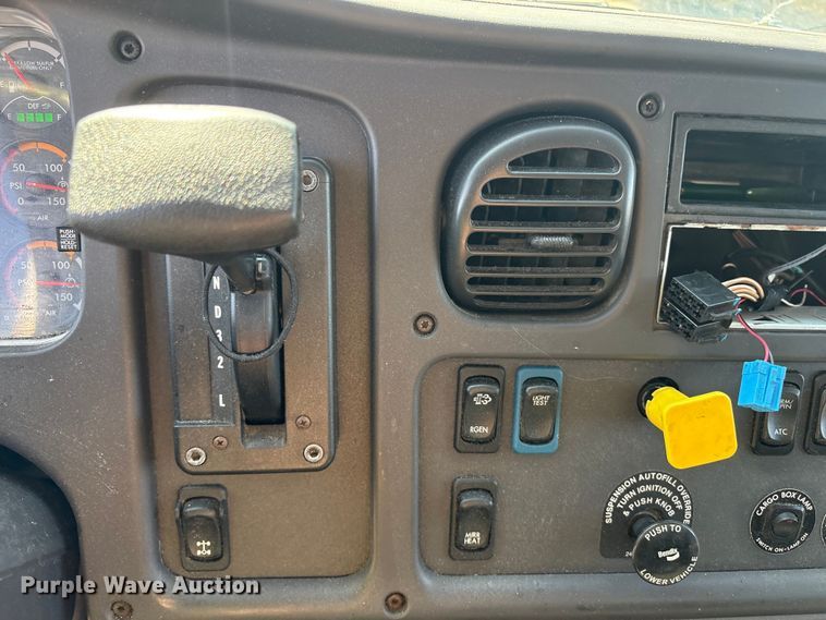 image for item YA0793 2019 Freightliner Business Class M2 box truck