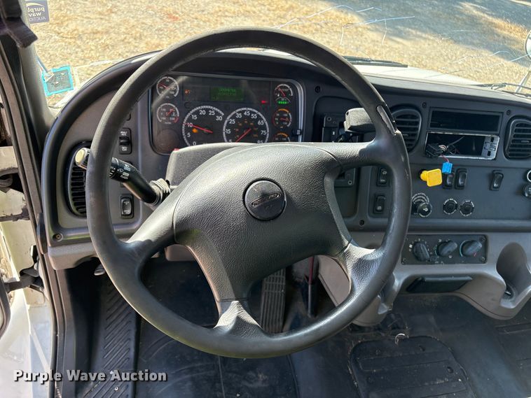 image for item YA0793 2019 Freightliner Business Class M2 box truck