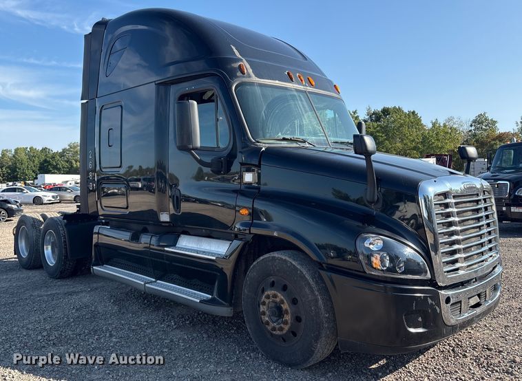 CAMIóN CAMAROTE 2015 FREIGHTLINER