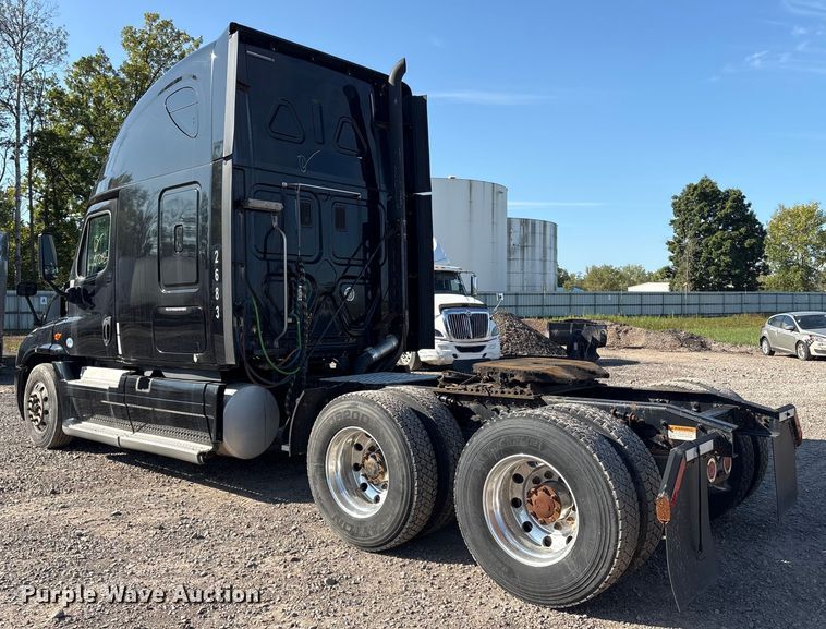 image for item YA0858 2015 Freightliner Cascadia semi truck