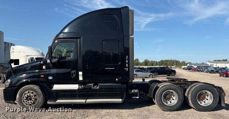 image for item YA0858 2015 Freightliner Cascadia semi truck