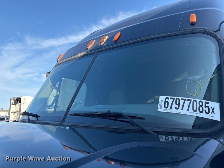 image for item YA0858 2015 Freightliner Cascadia semi truck