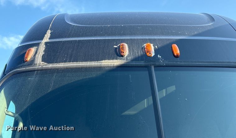 image for item YA0858 2015 Freightliner Cascadia semi truck