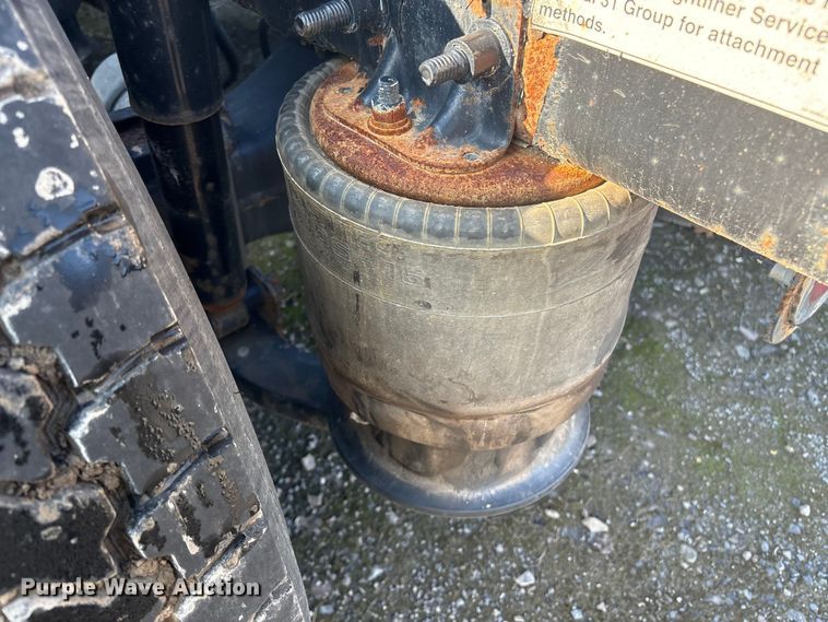 image for item YA0858 2015 Freightliner Cascadia semi truck