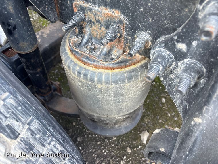 image for item YA0858 2015 Freightliner Cascadia semi truck