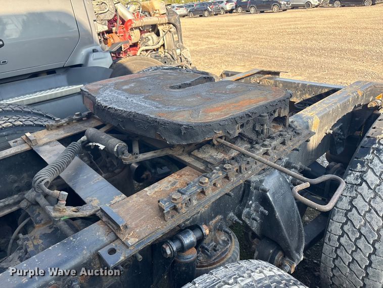 image for item YA0858 2015 Freightliner Cascadia semi truck