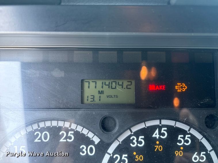 image for item YA0858 2015 Freightliner Cascadia semi truck