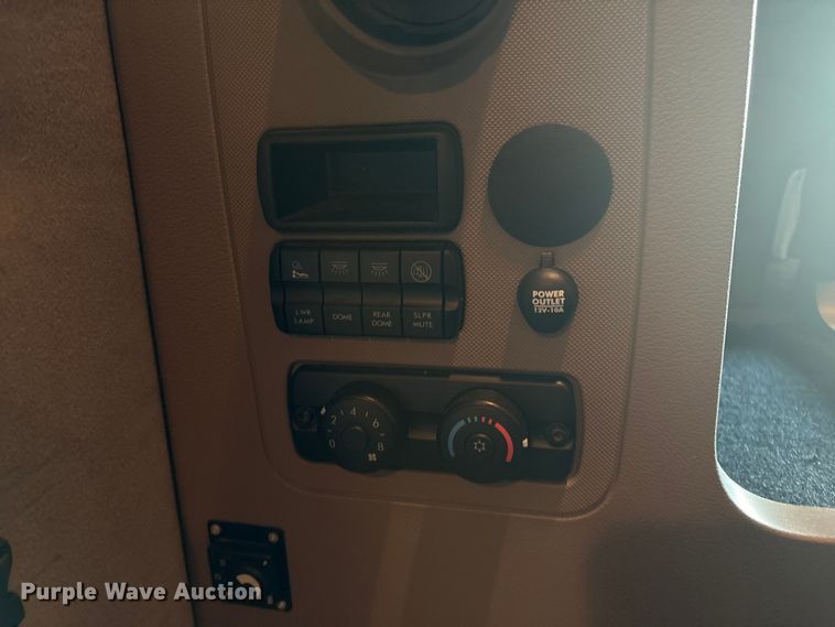 image for item YA0858 2015 Freightliner Cascadia semi truck