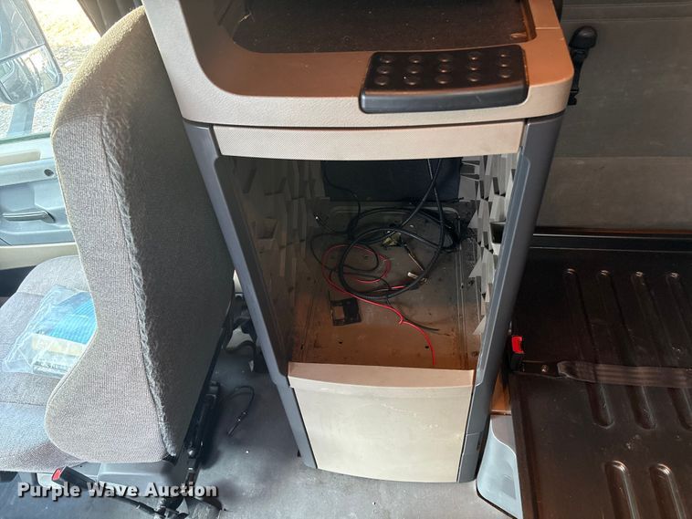 image for item YA0858 2015 Freightliner Cascadia semi truck