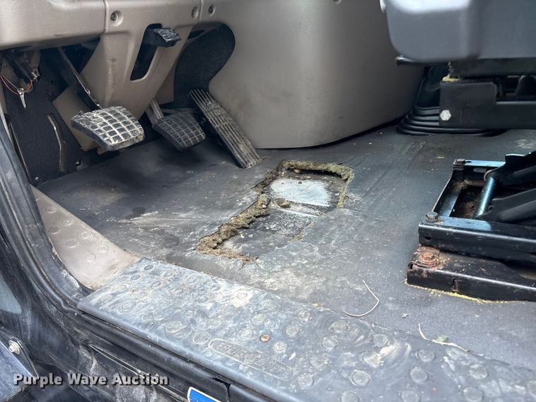 image for item YA0858 2015 Freightliner Cascadia semi truck