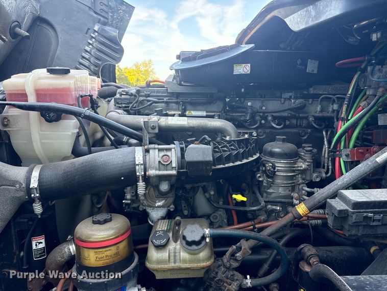 image for item YA0858 2015 Freightliner Cascadia semi truck