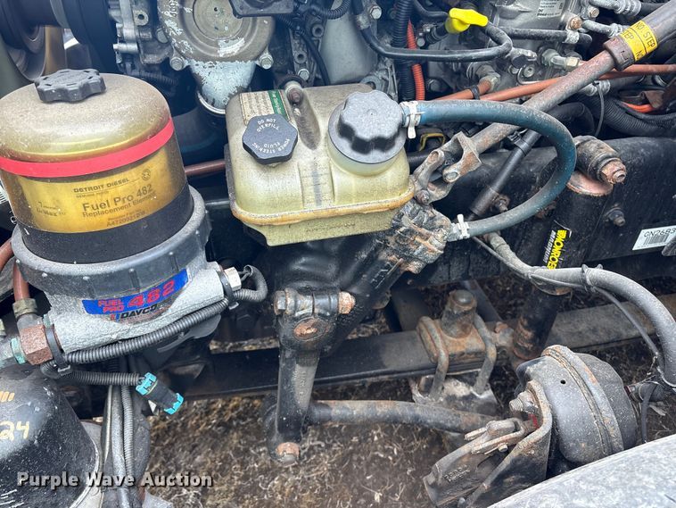 image for item YA0858 2015 Freightliner Cascadia semi truck