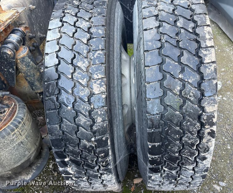 image for item YA0858 2015 Freightliner Cascadia semi truck