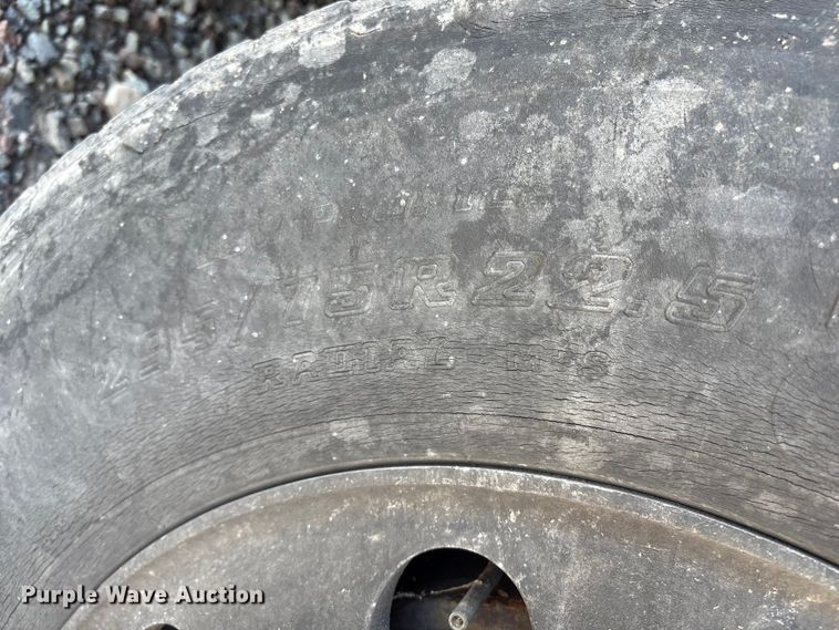 image for item YA0858 2015 Freightliner Cascadia semi truck