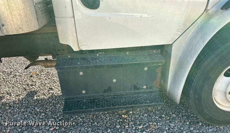 image for item YA0990 2018 Freightliner Business Class M2 box truck