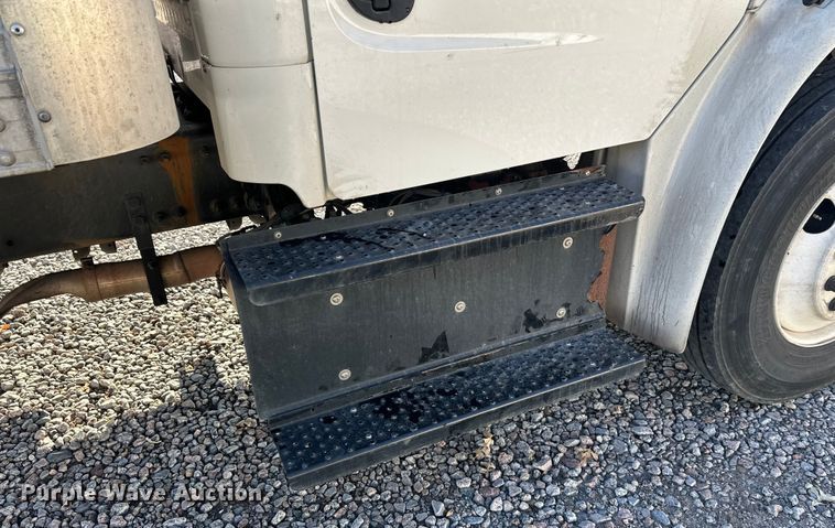 image for item YA0990 2018 Freightliner Business Class M2 box truck