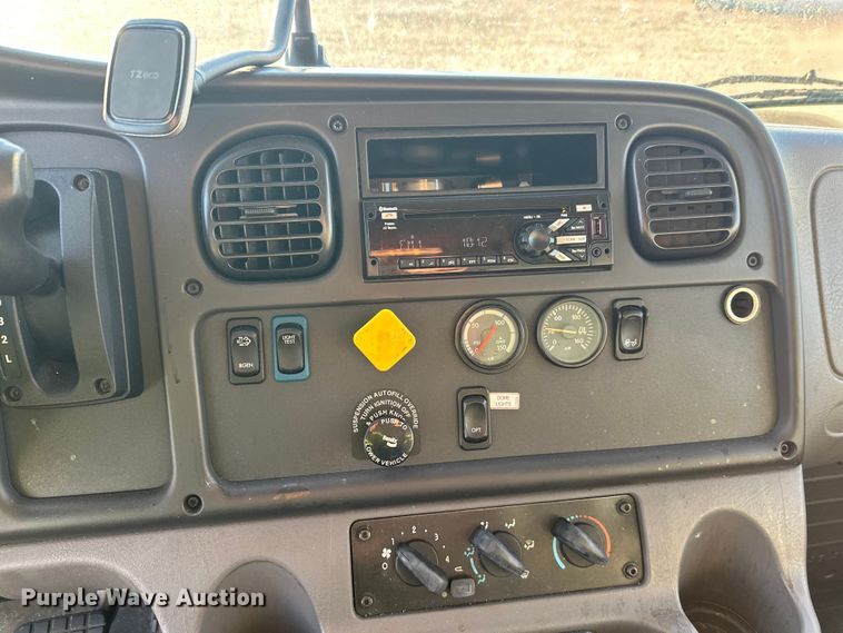 image for item YA0990 2018 Freightliner Business Class M2 box truck