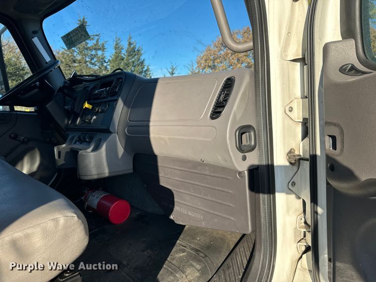 image for item YA0990 2018 Freightliner Business Class M2 box truck